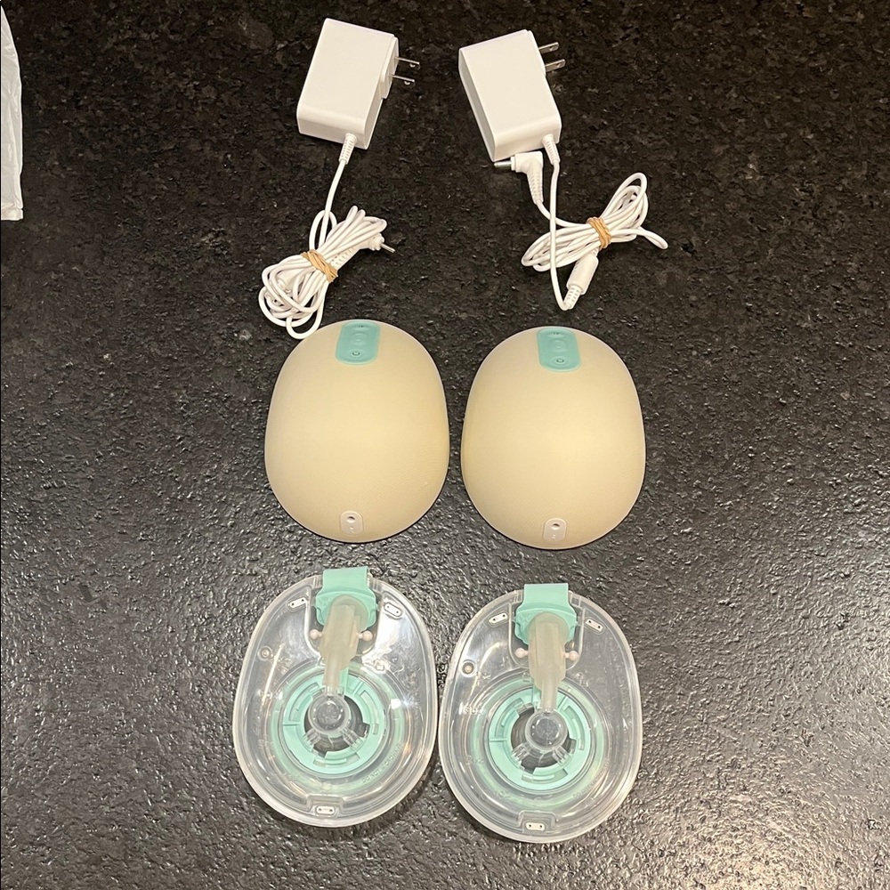 Willow 360 Breast Pump Set with Chargers